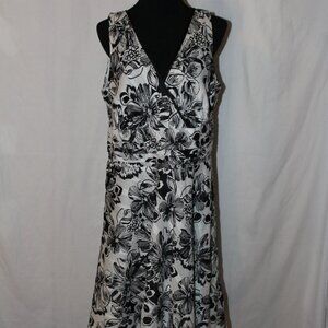 FASHION BUG VINTAGE NEW BLACK WHITE FLORAL TANK BLACK WHITE ZIP BACK LINED 16W
